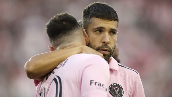 “شكراً يا أسطورة”: رسائل الوداع تغمر جوردي ألبا بعد قرار الاعتزال