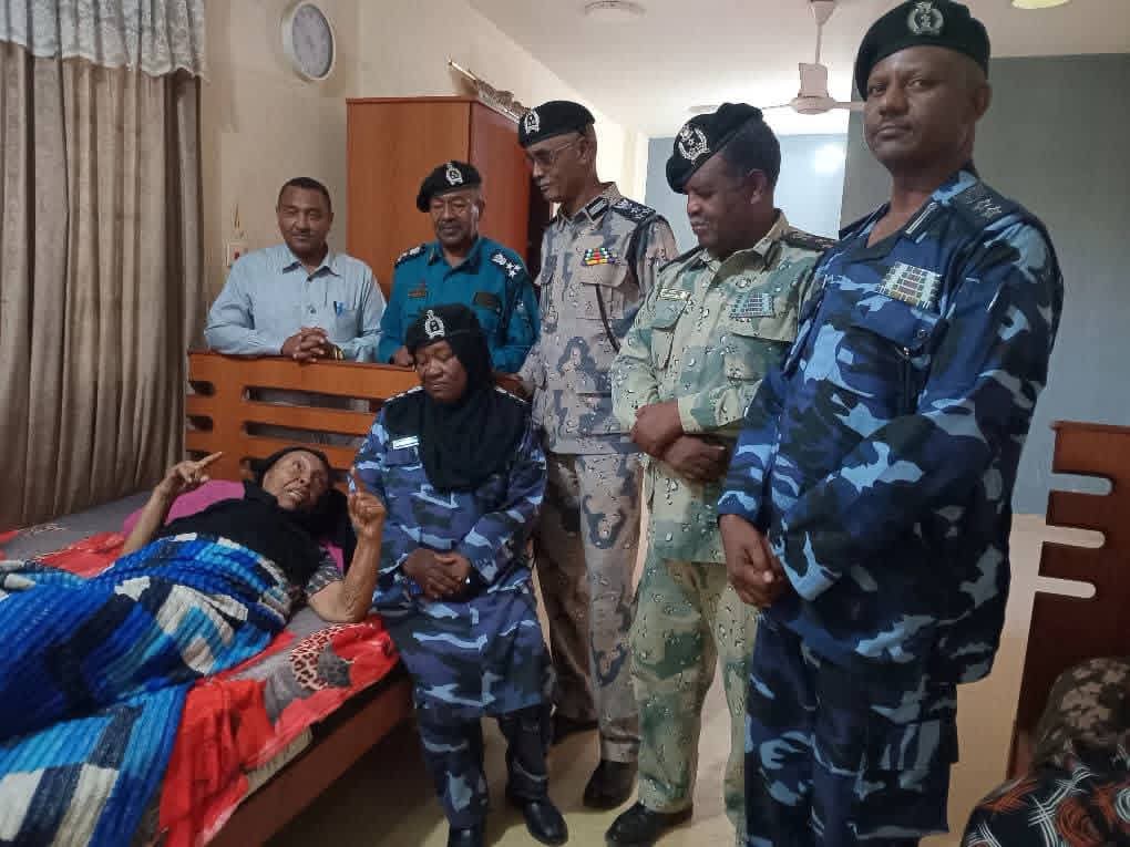 وفد رسمي يزور الفنانة بلقيس عوض في دنقلا 1 IMG 20251008 WA0062