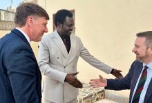 مناوي يضع اشتراطات السلام أمام وفد بريطاني رفيع 'لا تفاوض 5 FB IMG 1769622577888